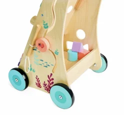 HAPE Andador de madera Manatí con 6 actividades