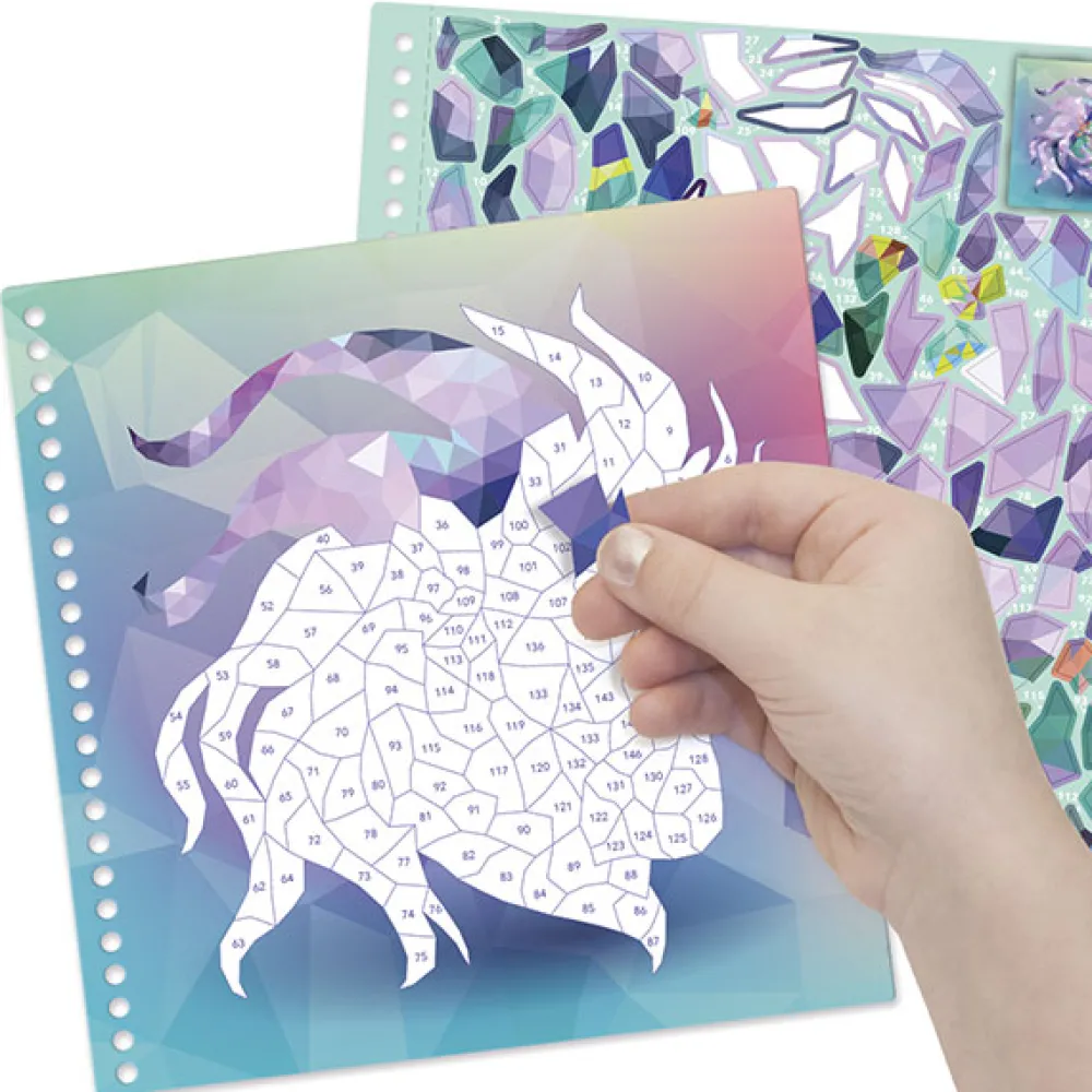 Nebulous Stars Cuaderno colorea con adhesivos